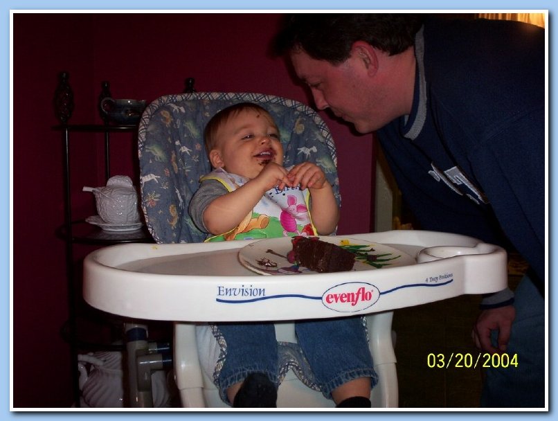 Dad, i have cake on my face!